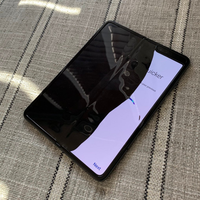 Jövőtelefonból kínos bakivá vált a Samsung hajtogatható mobilja