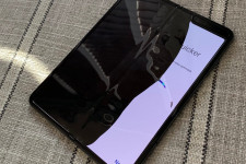Jövőtelefonból kínos bakivá vált a Samsung hajtogatható mobilja