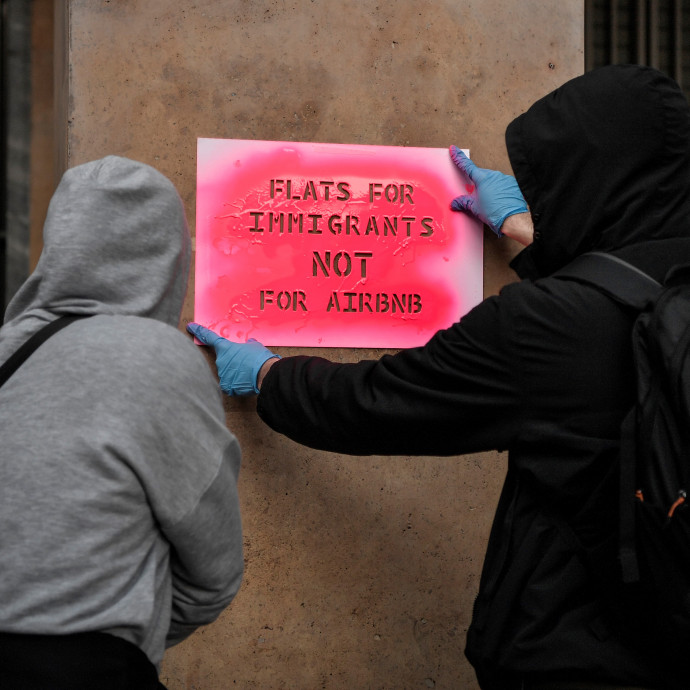 A jövő dörömböl az ajtón, míg mi a múlt csatáit vívjuk