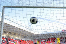 Heti 80 ezer embert vártak az új stadionokba, a negyede sem jött össze