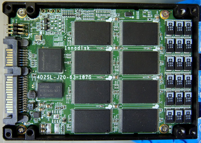 Az olcsóbb és nagyobb kapacitású memóriachipek miatt lett megfizethető az SSD (Fotó: Wikipedia/Thomas Springer)