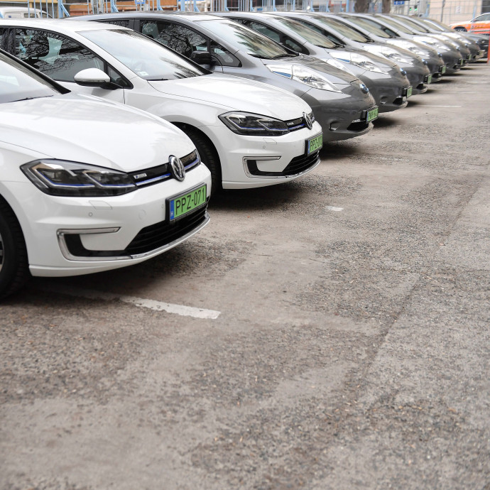 Tételes lista a zöld rendszámos autókról – sokuk szennyezőbb egy hagyományos kocsinál