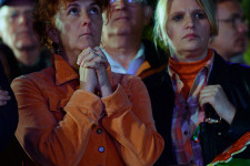 A győztesekhez tartozni jó, akkor is, ha politikai táborokról van szó