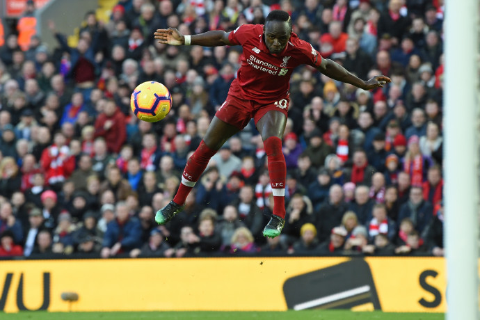 Sadio Mané a levegőben. Fotó: AFP