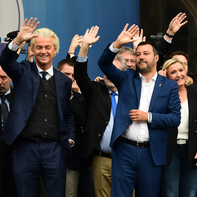Az európai szélsőjobbnak marad a bekiabálás a pálya széléről