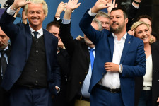 Az európai szélsőjobbnak marad a bekiabálás a pálya széléről