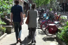 Amszterdamban elkezdték kiskertekre cserélni a városi parkolóhelyeket