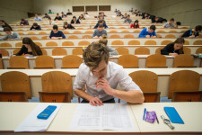 Nem csak a diplomások arányát nézve maradt le csúnyán a magyar felsőoktatás