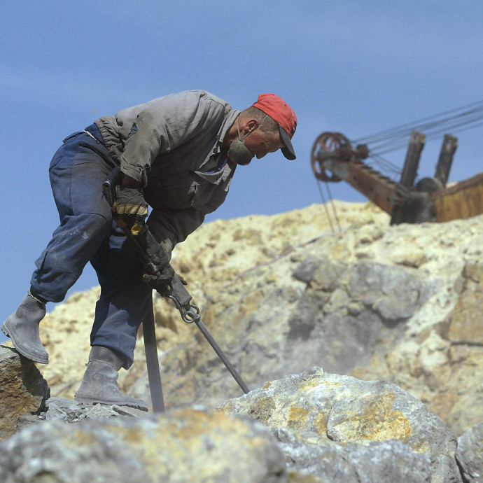 Székelyföldi bányákkal törne be az e-autózásba Románia