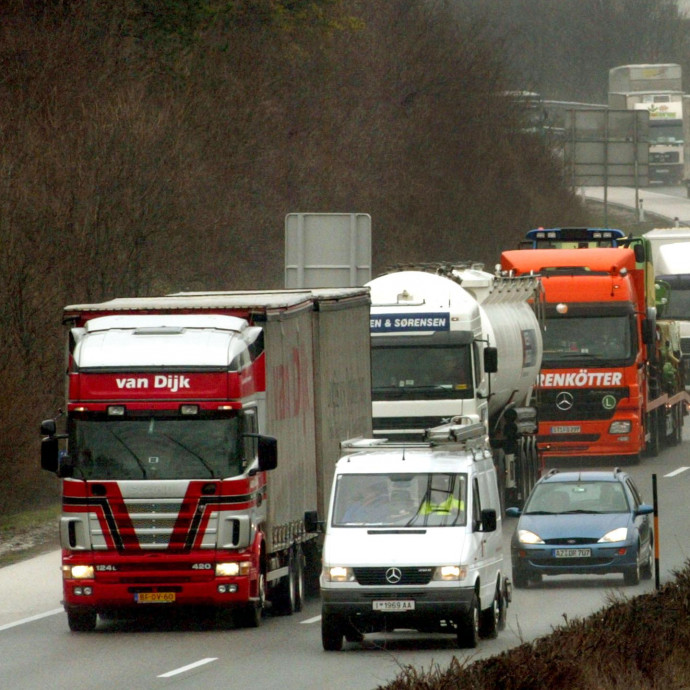 A németeknek elegük van abból, hogy az osztrákok a nyakukba sózták az autópályás dugóikat