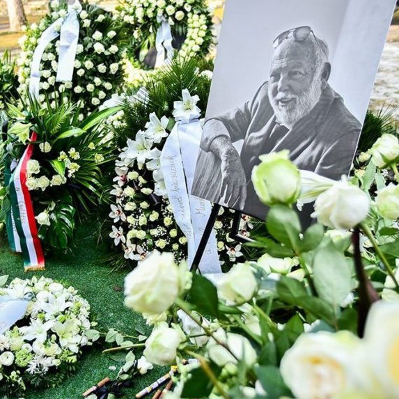 Kisöpörték a padlást Andy Vajna vagyonkezelőjénél, egyetlen örökösre utalnak a cégiratok