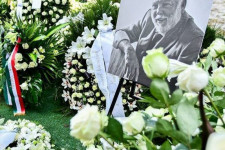 Kisöpörték a padlást Andy Vajna vagyonkezelőjénél, egyetlen örökösre utalnak a cégiratok
