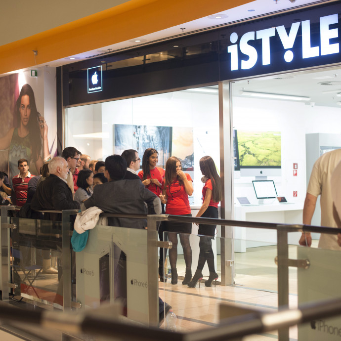 Rejtélyes libanoni család áll az Apple-t forgalmazó magyar óriáscég mögött