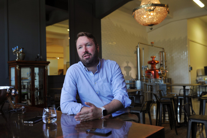 Dámosy Bálint, az Opera Gin alapító-tulajdonosa. Fotó: Győrffy Anna