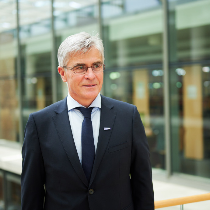 Tóni, mit bohóckodsz, gyártsál festéket – így indult a ma már 12 milliárd forintot termelő gyár