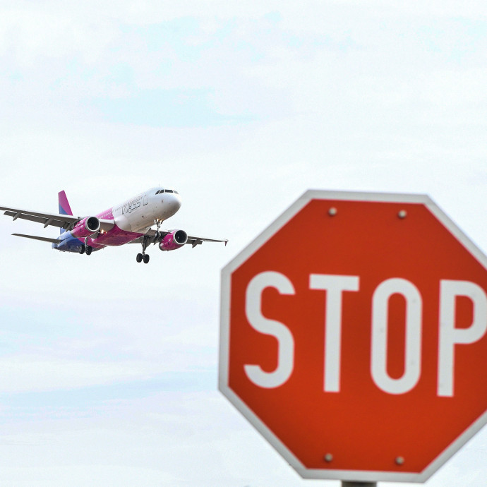 Átlagosan egy pohár sörre való kompenzációt harcolt ki a versenyhivatal a WizzAir utasainak