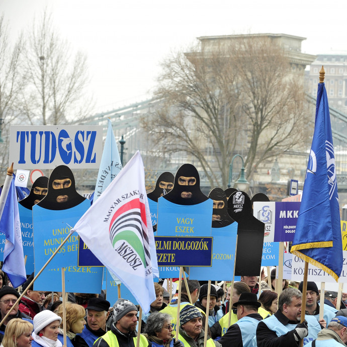 Tíz év után éppen hogy visszaértek a magyar bérek a válság előtti szintre