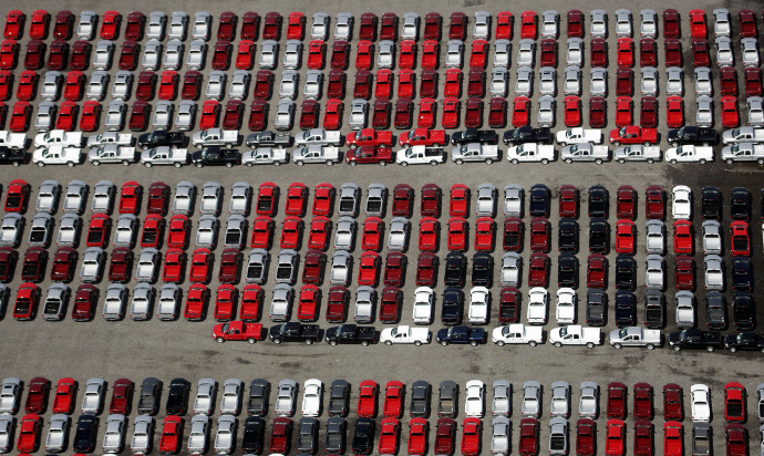DaimlerChrysler Dodge teherautók parkolnak egy detroiti lerakatban. Fotó: AFP/Europress