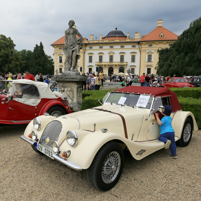 Tesla roncsok és klasszikus Ferrari-k házasításából épül fel egy új iparág