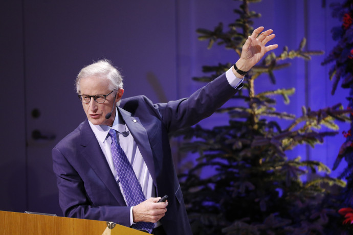 William D. Nordhaus a Nobel-díj átadóján tartott előadása közben. Fotó: AFP/Europress.