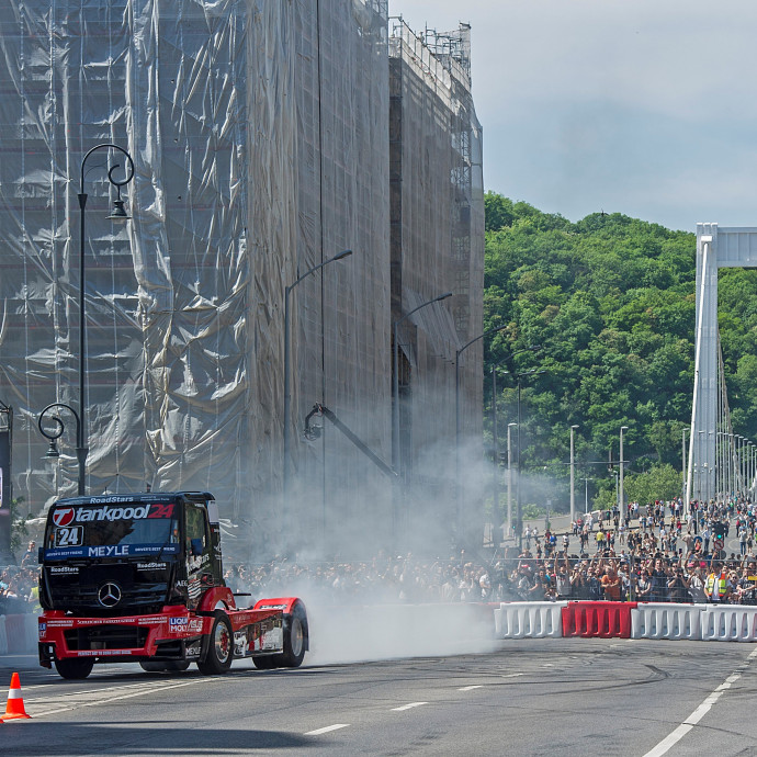 Autósportokban erősít a Szijjártó család, az állami pénzek követik őket