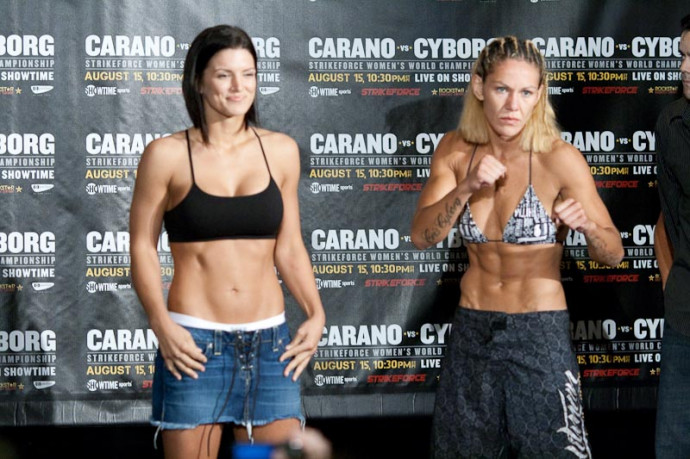 Cris Cyborg (jobbra) és Gina Carano ketrecharcosok. Egyikük sem robot (Fotó: Michael Dunn CC-BY)