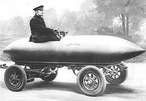 La Jamais Contente, azaz a sohasem elégedett. 1899-ben ez a kocsi tartotta a sebességrekordot. Természetesen elektromos (Fotó: Wikimedia Commons)