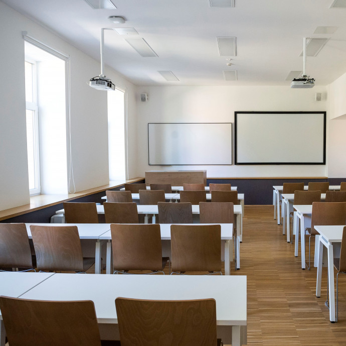 Javítja a korrupció ellenőrzését az iskolázottság szintje?