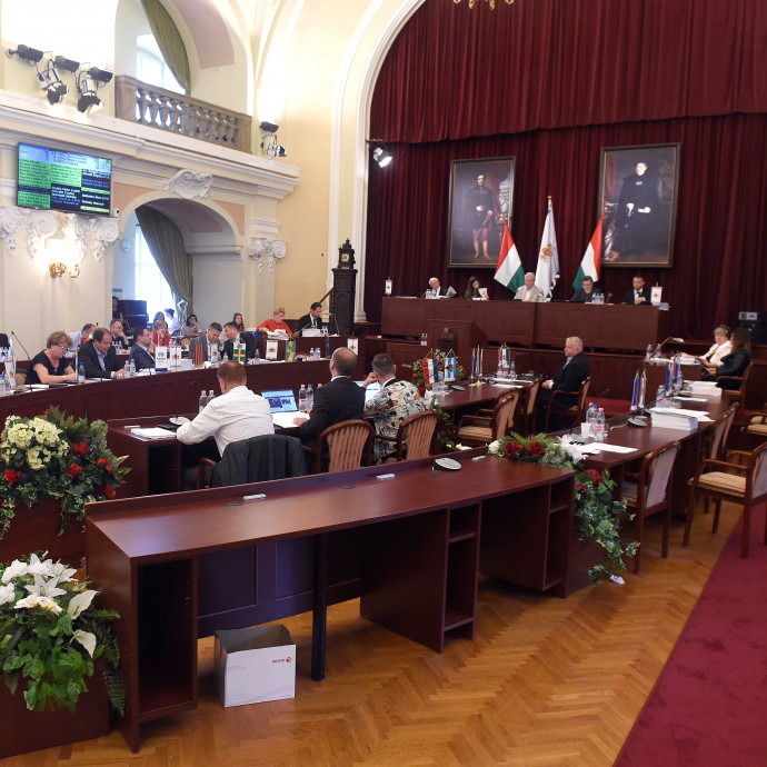 Millárdokról döntenek még a választások előtti az önkormányzati képviselők