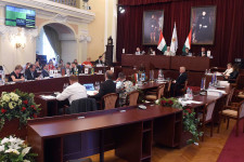 Millárdokról döntenek még a választások előtti az önkormányzati képviselők