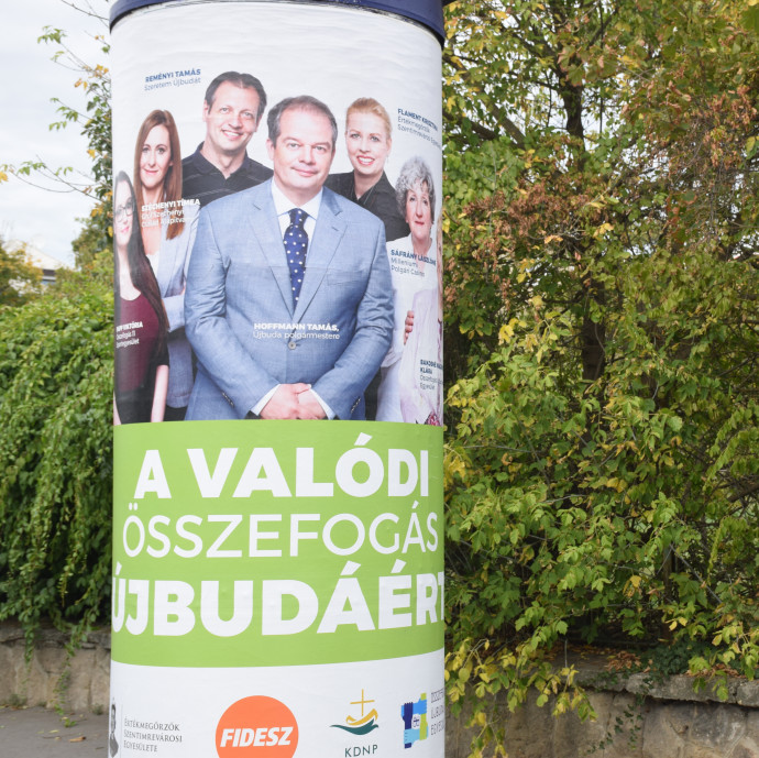 Fideszes önkormányzat által pénzelt fideszes egyesületekkel kampányol „valódi összefogásként” egy budai fideszes polgármester