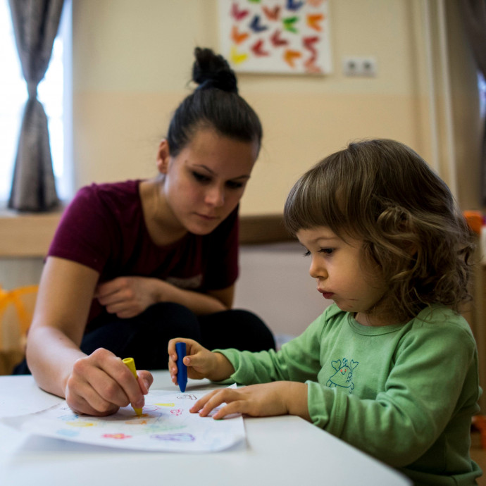Hiába osztjuk el egyenlően a házimunkát, ha megszületik a gyerek, mégis a nőkre hárul a nagy része