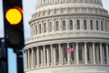 Hosszabb lehet a közlekedési lámpa sárgája, mert megbüntették egy mérnök feleségét