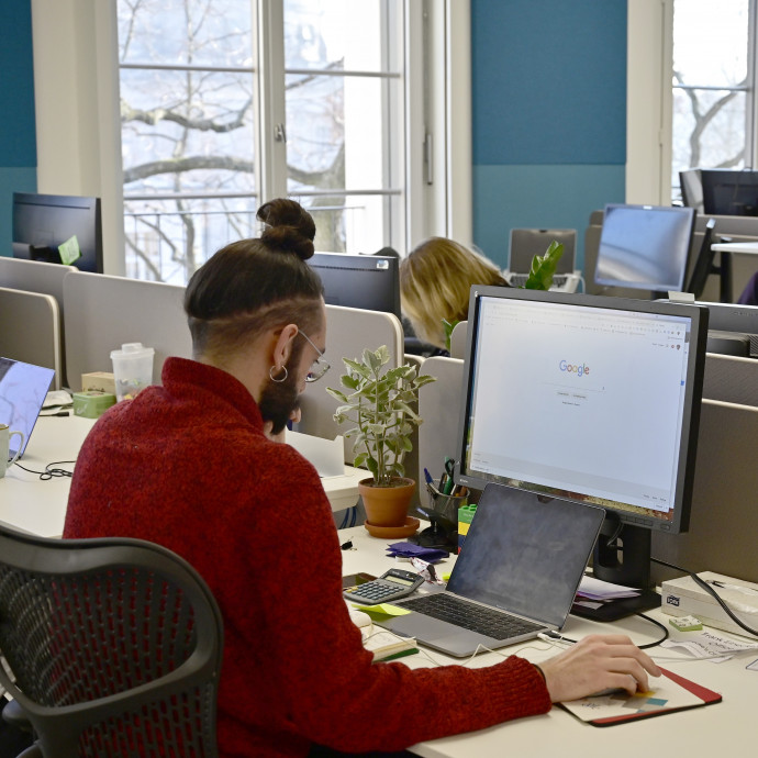 Naponta csak öt órát dolgoznak, de nincs Facebook, telefonálás és csevegés