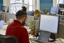 Naponta csak öt órát dolgoznak, de nincs Facebook, telefonálás és csevegés