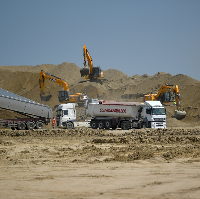 Mészáros Lőrinc 54 milliárdért épít vasutat a BMW-gyárhoz, nem lesz elég az erre félretett pénz