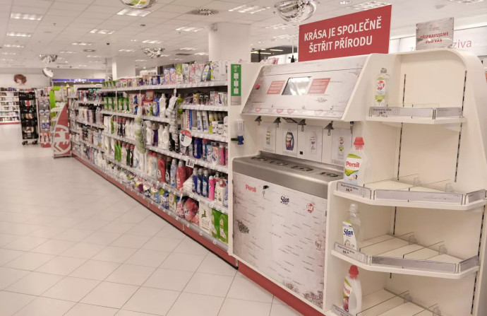 A Rossmann újratöltő automatája Csehországban. Fotó: Novinky.cz/Rossmann