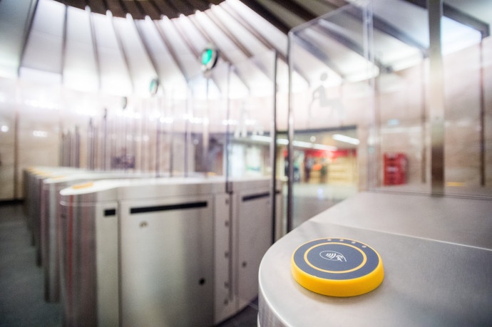A BKK elektronikus jegyrendszeréhez kapcsolódó beléptetõkapuk a Deák Ferenc téri metróállomáson 2017. augusztus 30-án. Lehet már csak napokig lesznek itt. MTI Fotó: Balogh Zoltán