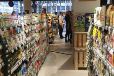 Aldi-Lidl méretű választékot tartó bio/öko élelmiszerbolt nyílt Varsóban, és még csak nem is drága