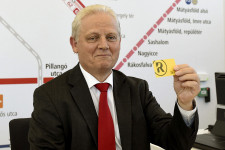 Hatmilliárdos gödörből kell kihúzni Tarlósék elfuserált projektjét