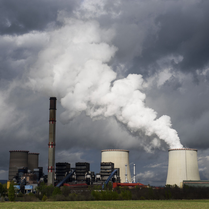 Orbán Viktor megpróbálta megindokolni, miért vesszük meg Mészárosék erőművét, de nem sikerült