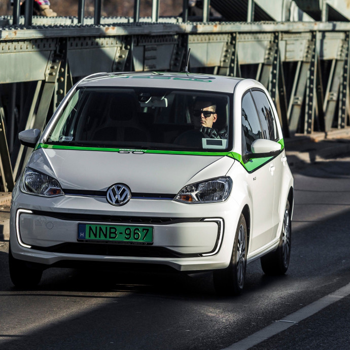 Elvesztheti a parkolási előnyét a megosztható e-autó Budapesten