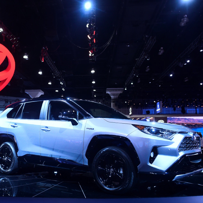 Olyan népszerűek a hibrid Toyoták, hogy nem tudnak eleget gyártani belőlük Amerikában