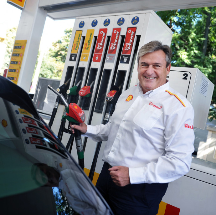 A világ legnagyobb bolthálózatát és félmillió embert irányít az első számú magyar topmenedzser