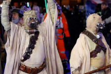 A kritikusok lehúzták az új Star Warst, de így is kasszát robbanthat
