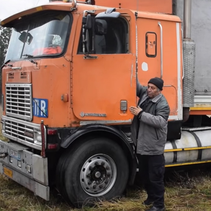 Lerobbant a hazájától távol, összedobtak neki egy új kamionra valót