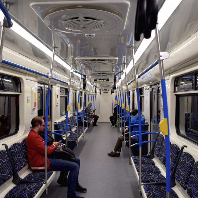 A kormány lezsírozta, a rozsda megeszi a régi-új metrókocsikat