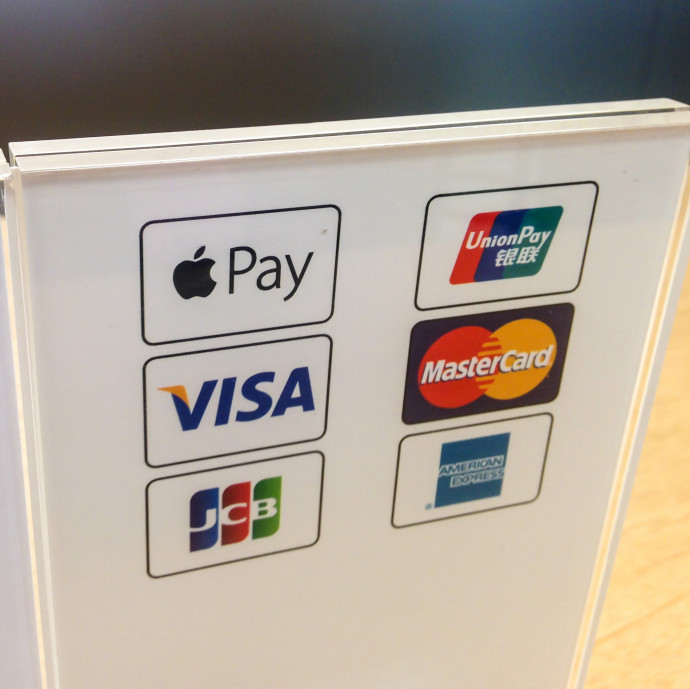 Készpénz vagy kártya? Hamarosan a versenytársak is rákapcsolnak