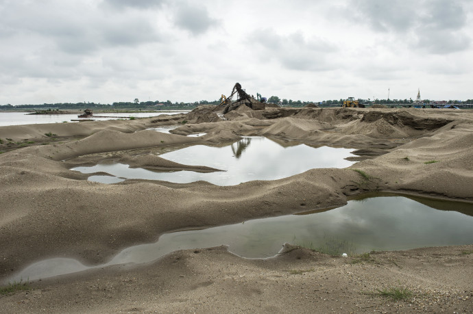 Homokkitermelés a Mekong környékén. Fotó: AFP