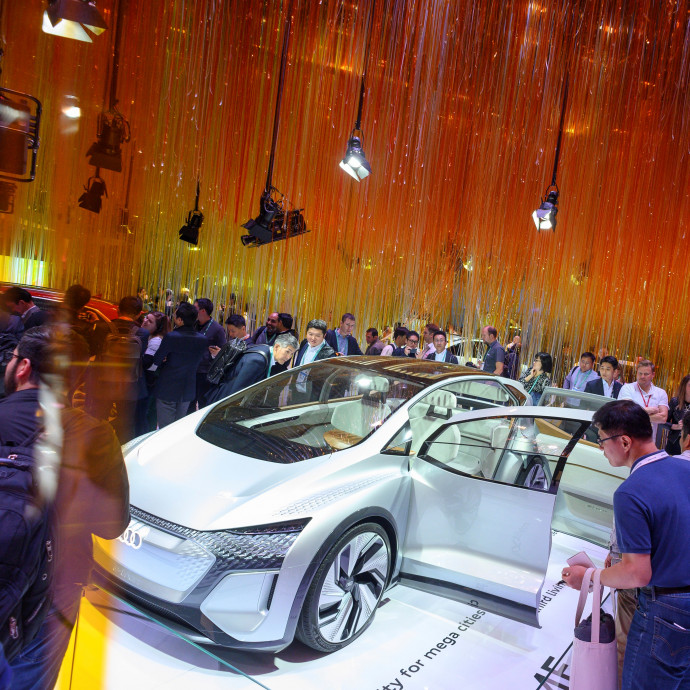 Egyre finomabb morzsák juthatnak Magyarországnak az autóipari tortából